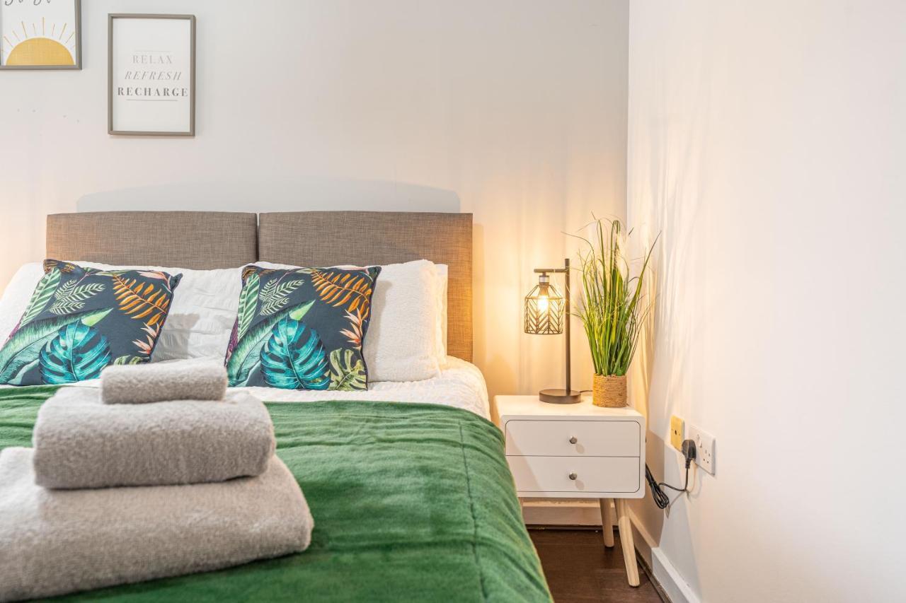 City Centre Flat Ideal For Contractors, Families & Relocators - Disable People Welcome - Free Parking, Fast Wifi, Smart Tv And 2 Bathrooms, 7Min Walk From Train Station! Coventry Zewnętrze zdjęcie