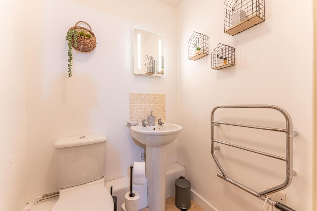 City Centre Flat Ideal For Contractors, Families & Relocators - Disable People Welcome - Free Parking, Fast Wifi, Smart Tv And 2 Bathrooms, 7Min Walk From Train Station! Coventry Zewnętrze zdjęcie