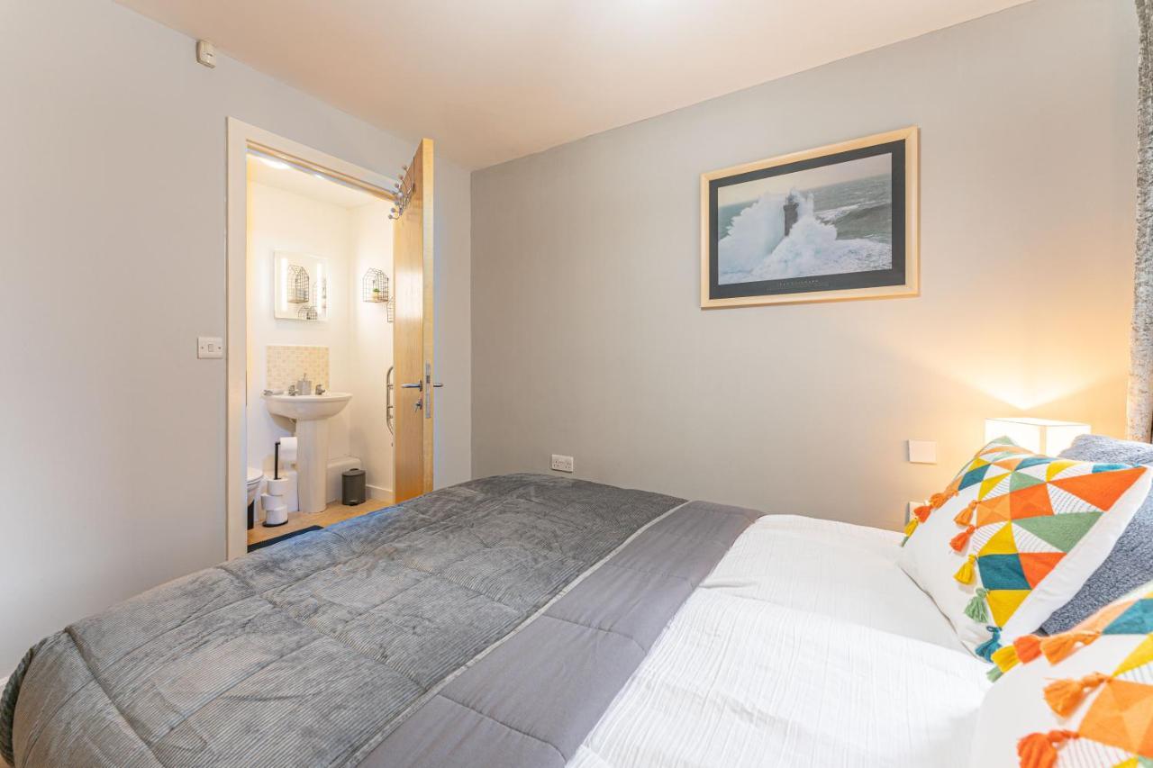 City Centre Flat Ideal For Contractors, Families & Relocators - Disable People Welcome - Free Parking, Fast Wifi, Smart Tv And 2 Bathrooms, 7Min Walk From Train Station! Coventry Zewnętrze zdjęcie