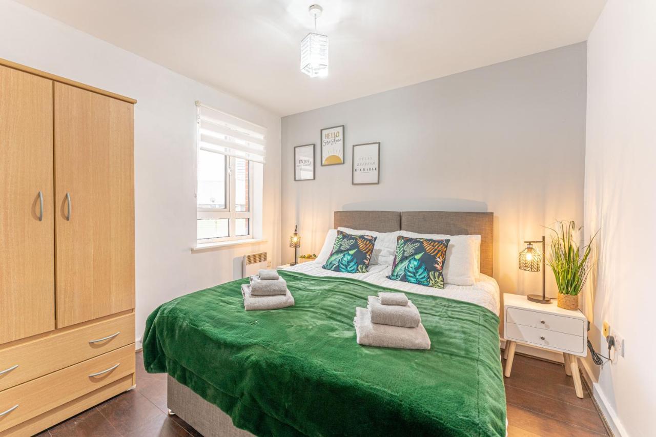 City Centre Flat Ideal For Contractors, Families & Relocators - Disable People Welcome - Free Parking, Fast Wifi, Smart Tv And 2 Bathrooms, 7Min Walk From Train Station! Coventry Zewnętrze zdjęcie